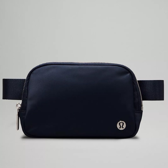 NWT Black with New Gold Hardware Everywhere Belt Bag 1L - Picture 10 of 10